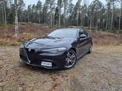 Svart Begagnad 2017 Alfa Romeo Giulia Sedan | 158 000 kr