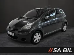 Mörkgrå (grå) Begagnad 2009 Toyota Aygo Halvkombi | 39 000 kr (Marknadspris)