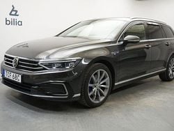 Mörkgrå Begagnad 2019 VW Passat GTE Kombi | 199 900 kr (Marknadspris)
