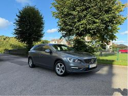 Grå Begagnad 2017 Volvo V60 Summum Kombi | 165 000 kr (Marknadspris)