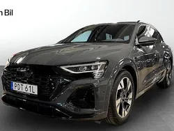 Grå Begagnad 2023 Audi Q8 e-tron Proline SUV | 559 500 kr (Bra pris)