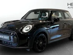 Svart (black) Begagnad 2022 Mini Cooper SE Halvkombi | 224 700 kr (Marknadspris)