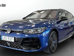 Blå Begagnad 2024 VW Passat R-line Kombi | 499 800 kr