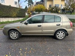 Gul Begagnad 2004 Nissan Almera Halvkombi | 12 000 kr (Marknadspris)