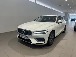 Vit Begagnad 2021 Volvo V60 Inscription Kombi | 259 500 kr (Bra pris)