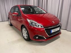 Mörkröd Begagnad 2017 Peugeot 208 Halvkombi | 99 900 kr (Marknadspris)
