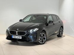 Svart Begagnad 2025 BMW 120 M Sport Halvkombi | 349 000 kr