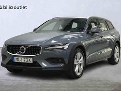 Grå Begagnad 2022 Volvo V60 CC Kombi | 327 900 kr (Marknadspris)
