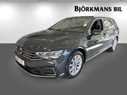 Mörkgrå (mgrå) Begagnad 2021 VW Passat GTE Kombi | 299 000 kr (Marknadspris)
