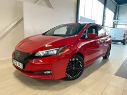 Röd Begagnad 2022 Nissan Leaf 360º Halvkombi | 209 900 kr (Marknadspris)