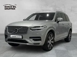 Ljusgrå (grå) Begagnad 2023 Volvo XC90 Plus SUV | 629 000 kr (Marknadspris)