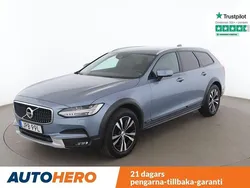 Blå Begagnad 2019 Volvo V90 CC Momentum Kombi | 254 000 kr (Bra pris)
