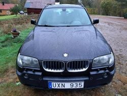 Svart Begagnad 2004 BMW X3 SUV | 39 900 kr (Marknadspris)
