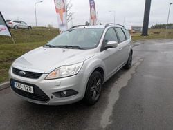 Grå Begagnad 2011 Ford Focus Platinum Kombi | 19 000 kr (Marknadspris)