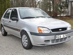 Ljusgrå Begagnad 2000 Ford Fiesta Halvkombi | 17 500 kr