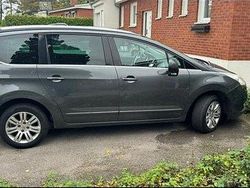 Grå Begagnad 2010 Peugeot 5008 Minibuss | 54 900 kr (Marknadspris)