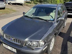 Grå Begagnad 2004 Volvo V40 Kombi | 12 000 kr (Marknadspris)