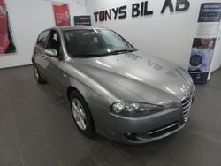 Flerfärgad (silver) Begagnad 2007 Alfa Romeo 147 Distinctive Halvkombi | 19 900 kr