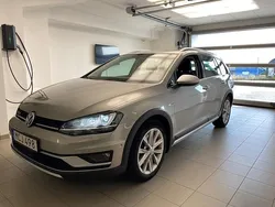 Silver (tungsten silver metallic) Begagnad 2015 VW Golf Alltrack Kombi | 179 000 kr (Marknadspris)