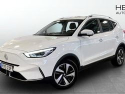 Vit (silver) Begagnad 2022 MG ZS Luxury Sedan | 239 900 kr (Marknadspris)