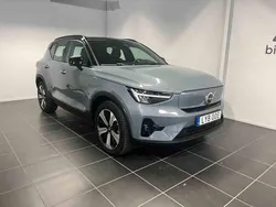 Grå Begagnad 2023 Volvo XC40 Single Motor SUV | 359 900 kr