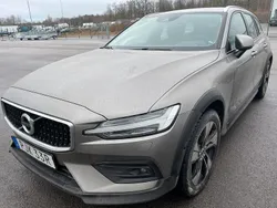 Grå (pebble grey metallic) Begagnad 2020 Volvo V60 CC Kombi | 335 000 kr (Lite dyr)