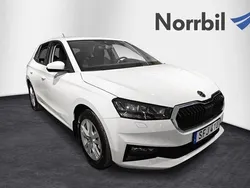 Vit Ny 2025 Skoda Fabia Selection Halvkombi | 259 400 kr (Marknadspris)