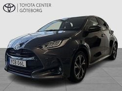 Mörkgrå (grå) Begagnad 2024 Toyota Yaris Hybrid Active Halvkombi | 259 900 kr (Lite dyr)