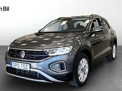 Grå Begagnad 2024 VW T-Roc SUV | 289 900 kr (Marknadspris)