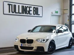 Vit Begagnad 2013 BMW M135 M Sport Halvkombi | 219 900 kr (Marknadspris)