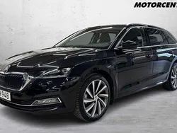 Svart Begagnad 2023 Skoda Octavia Kombi | 359 000 kr (Dyr)