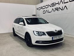 Vit Begagnad 2014 Skoda Superb Elegance Kombi | 134 900 kr (Marknadspris)