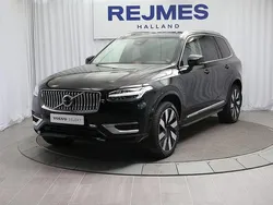 Svart Begagnad 2023 Volvo XC90 Plus SUV | 729 500 kr (Marknadspris)