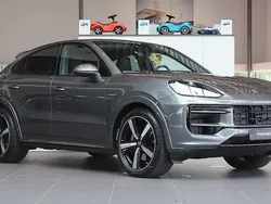 Grå Begagnad 2025 Porsche Cayenne SUV | 1 269 000 kr (Bra pris)