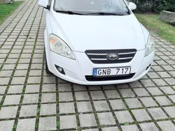 Vit Begagnad 2008 Kia Ceed 4 Halvkombi | 39 000 kr (Marknadspris)