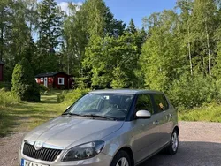 Brun Begagnad 2015 Skoda Fabia Ambiente Halvkombi | 82 000 kr (Marknadspris)
