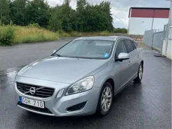 Silver Begagnad 2011 Volvo V60 Summum Kombi | 90 000 kr (Dyr)