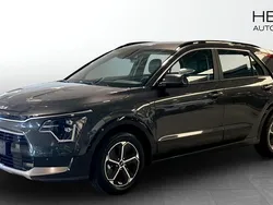 Grå (grey) Ny 2025 Kia Niro SUV | 336 000 kr (Superpris)