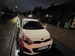 Vit Begagnad 2013 Kia Rio Halvkombi | 40 000 kr (Bra pris)