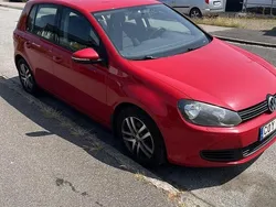 Röd Begagnad 2012 VW Golf VII Halvkombi | 54 000 kr (Marknadspris)
