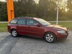Röd Begagnad 2008 Volvo V50 Kinetic Kombi | 39 800 kr (Marknadspris)
