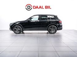 Svart Begagnad 2021 Mercedes GLC300e AMG line SUV | 339 700 kr (Marknadspris)