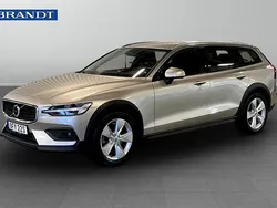 Begagnad 2023 Volvo V60 CC Kombi | 369 900 kr (Marknadspris)