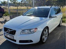 Vit Begagnad 2010 Volvo V70 Momentum Kombi | 38 000 kr (Marknadspris)