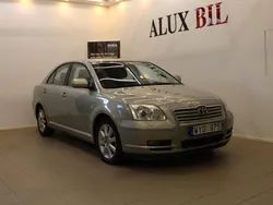 Ljusgrön (grön) Begagnad 2005 Toyota Avensis Halvkombi | 24 900 kr (Bra pris)