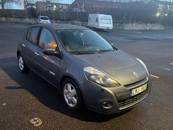 Blå Begagnad 2010 Renault Clio R.S. Halvkombi | 44 900 kr (Marknadspris)