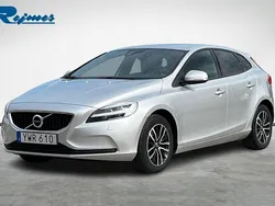 Silver (bright silver met) Begagnad 2017 Volvo V40 Business Edition Kombi | 174 800 kr (Marknadspris)