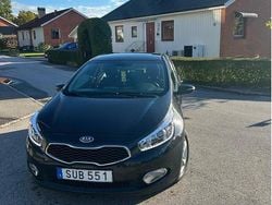 Svart Begagnad 2015 Kia Ceed Comfort Halvkombi | 56 500 kr (Bra pris)