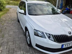 Vit Begagnad 2019 Skoda Octavia Ambition Kombi | 157 000 kr (Marknadspris)