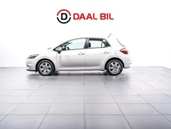 Vit Begagnad 2012 Toyota Auris Halvkombi | 69 700 kr (Marknadspris)